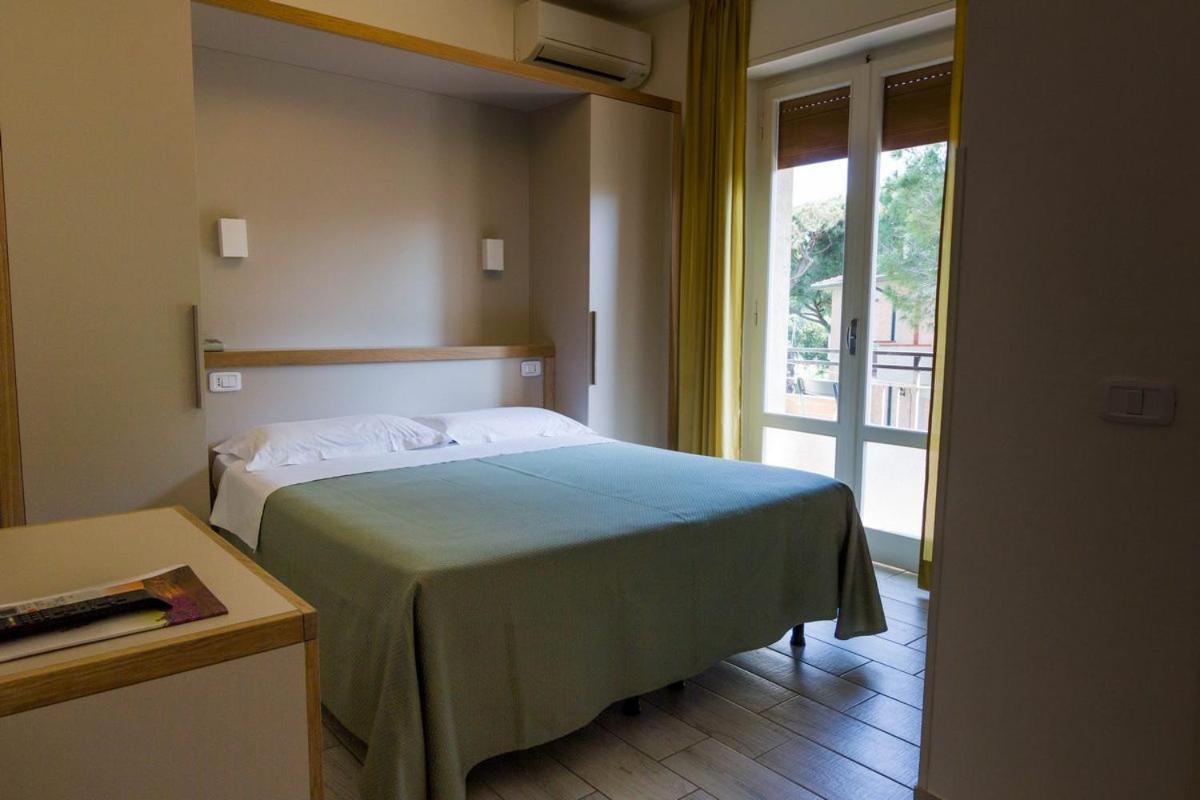 Hotel Mirella Кастильоне-делла-Пеская Экстерьер фото