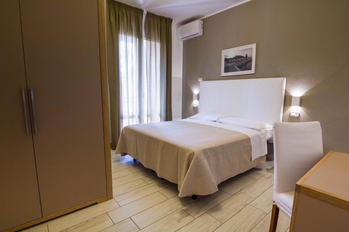 Hotel Mirella Кастильоне-делла-Пеская Экстерьер фото