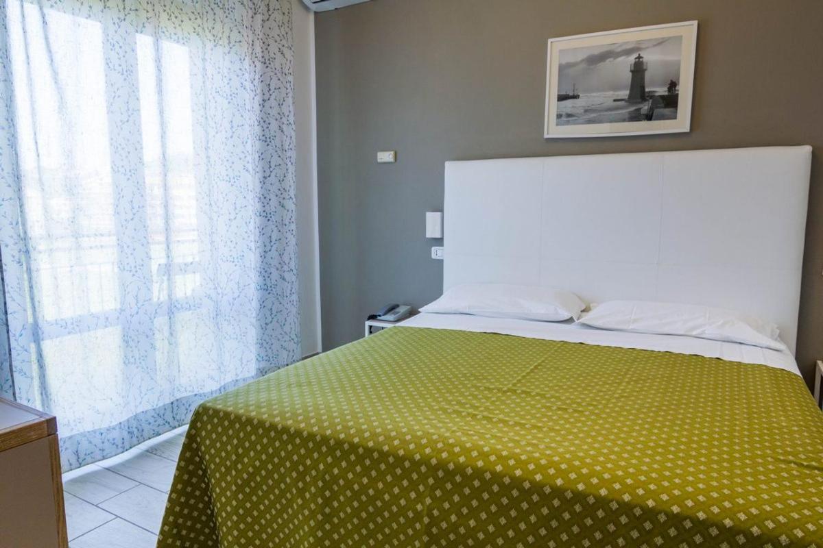 Hotel Mirella Кастильоне-делла-Пеская Экстерьер фото